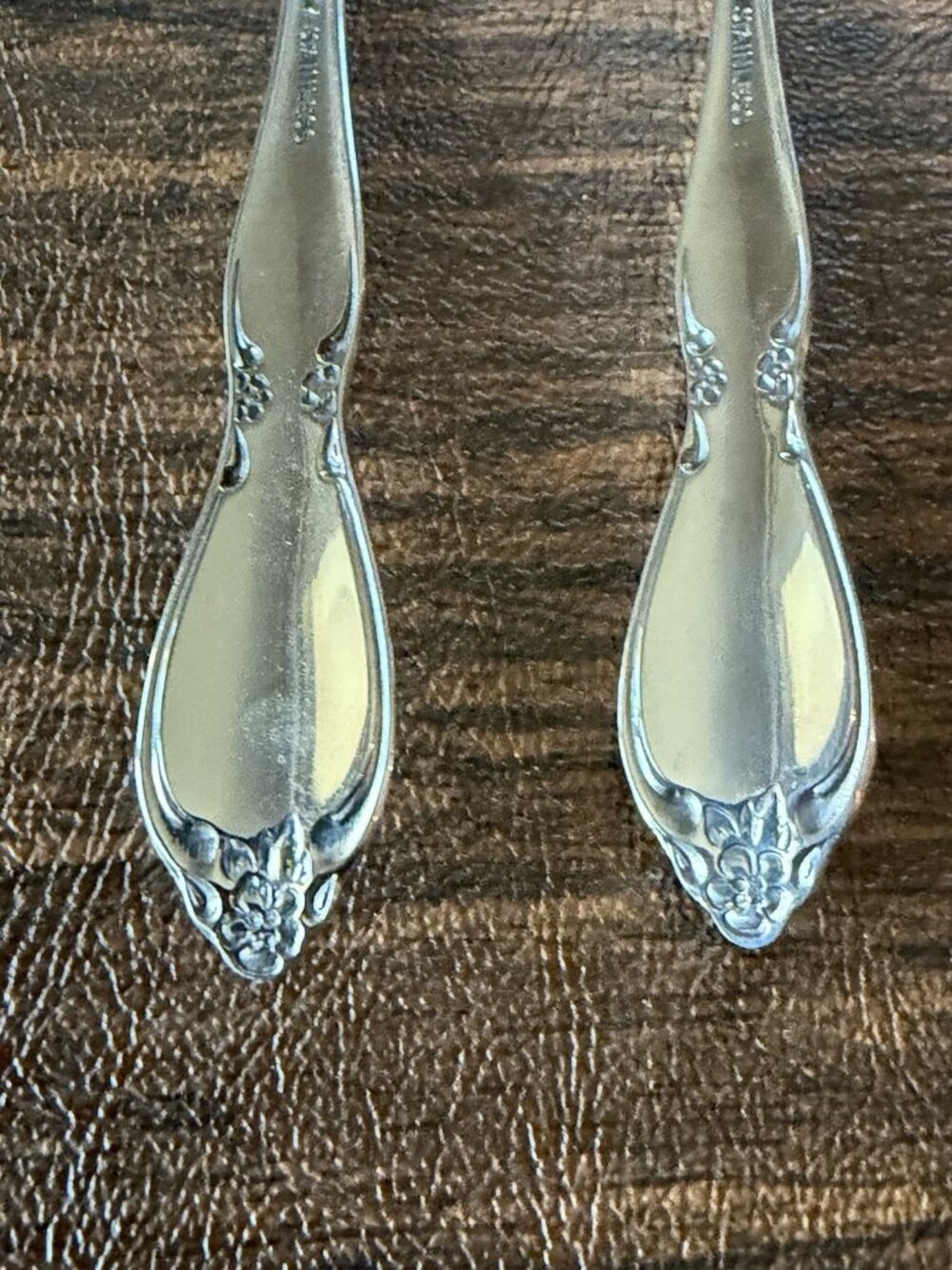Set of 2 Oneida Community Chatelaine Stainless Master Butter Knives Flatware - Picture 5 of 9